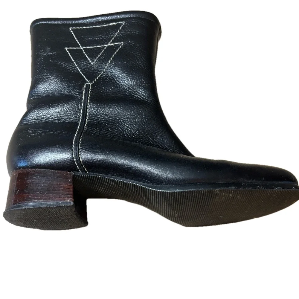 Black Leather Ankle Boots with White Stitching size 7B
